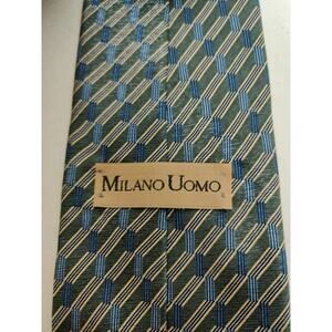 Milano Uomo Tie Imported Silk Made in the USA Blue Gray Geometric Design